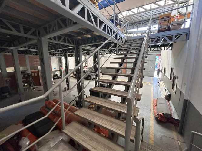 VENTA DE GALPÓN COMERCIAL - SANTIAGO CENTRO