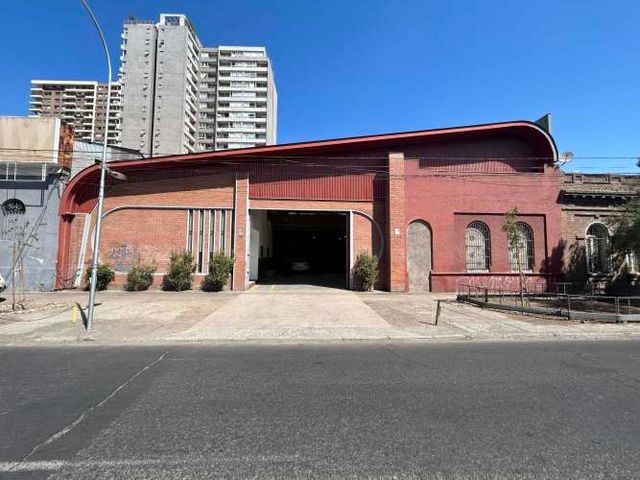 VENTA DE GALPÓN COMERCIAL - SANTIAGO CENTRO