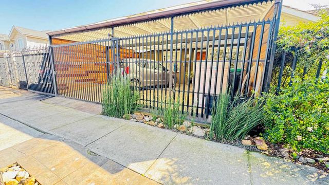 SE VENDE HERMOSA CASA DE UN PISO EN VALLE GRANDE