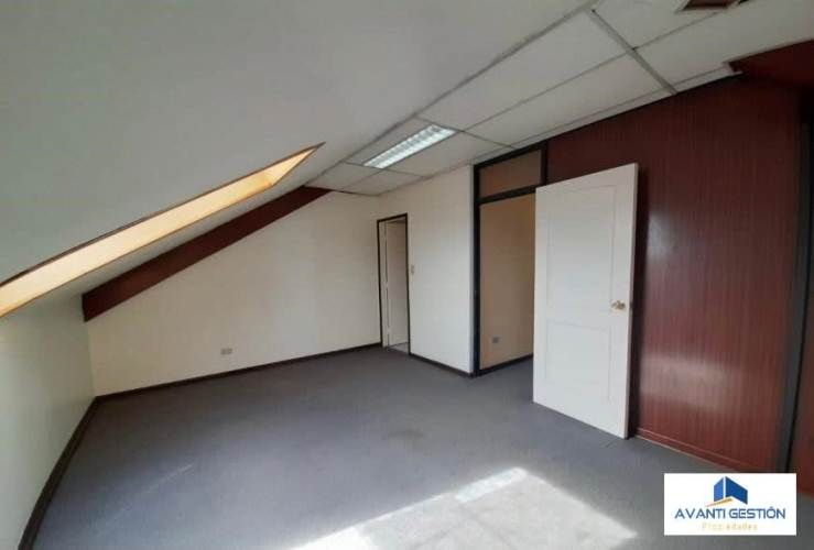 VENTA DE OFICINA EN EDIFICIO BAQUEDANO