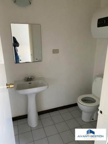 VENTA DE OFICINA EN EDIFICIO BAQUEDANO