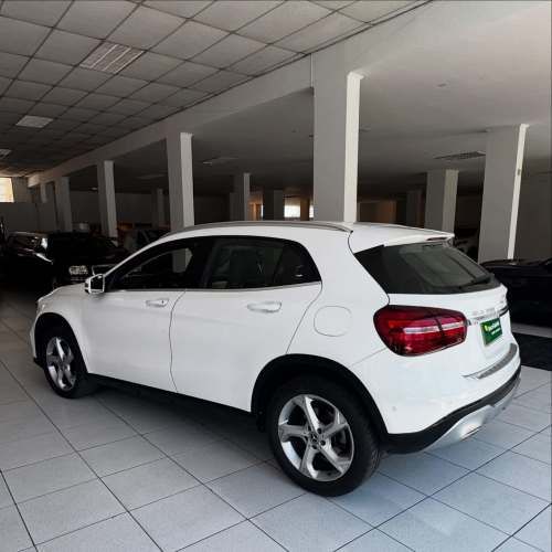 Mercedes-Benz GLA 200 Hatchback 1.6 Automático 2020