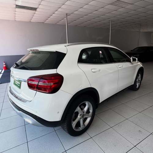 Mercedes-Benz GLA 200 Hatchback 1.6 Automático 2020