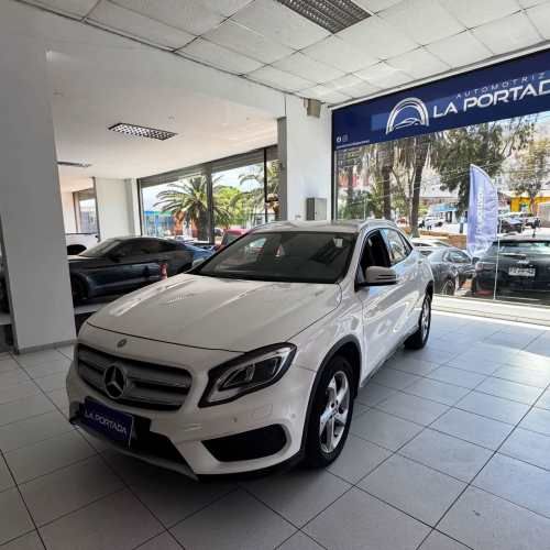 Mercedes-Benz GLA 200 Hatchback 1.6 Automático 2020