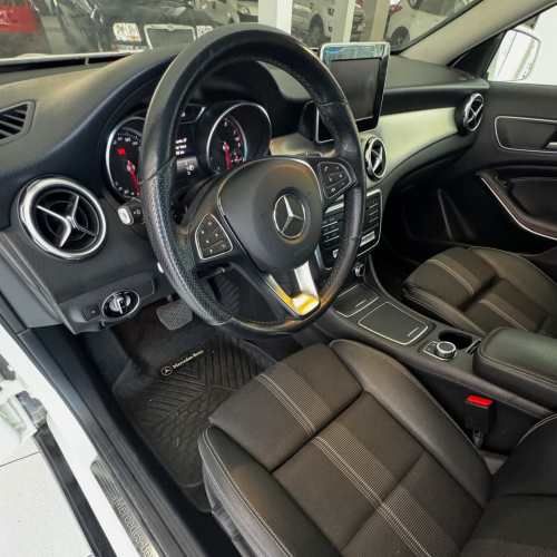 Mercedes-Benz GLA 200 Hatchback 1.6 Automático 2020