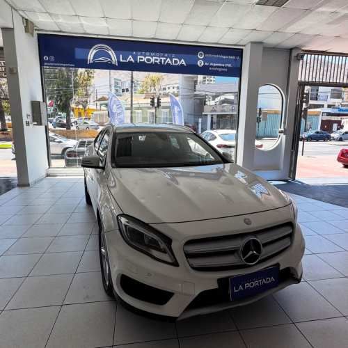 Mercedes-Benz GLA 200 Hatchback 1.6 Automático 2020