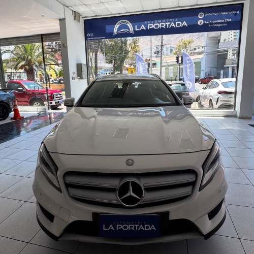 Mercedes-Benz GLA 200 Hatchback 1.6 Automático 2020