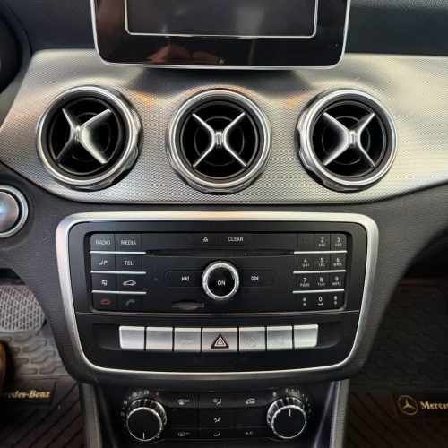 Mercedes-Benz GLA 200 Hatchback 1.6 Automático 2020