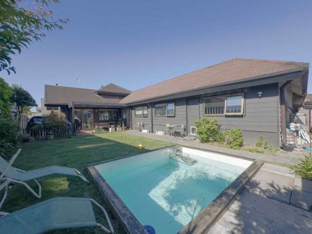 Casa en Cumbres de Andalué 4D/3B/2E  (135754)