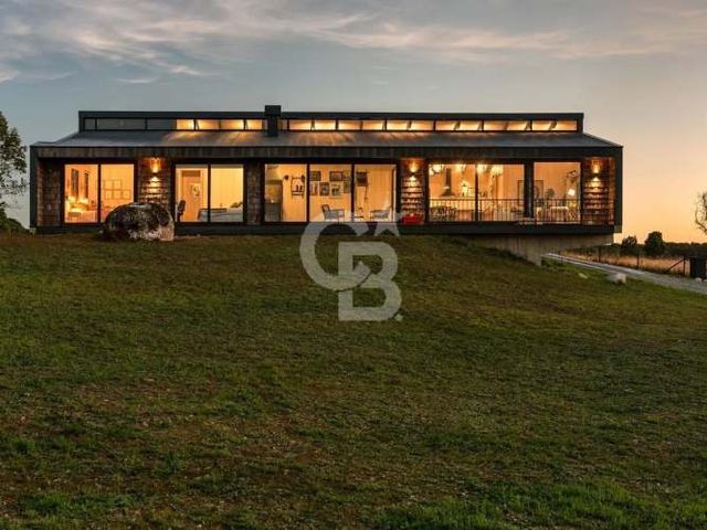 HERMOSA CASA EN EXCLUSIVO CONDOMINIO DE PUERTO VARAS