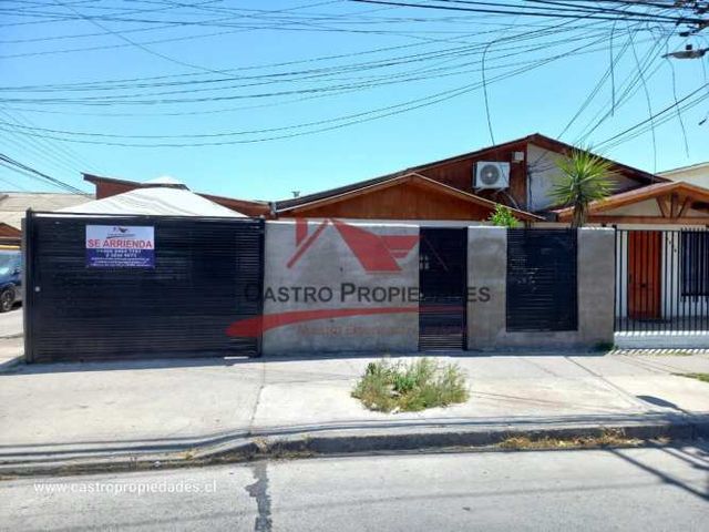 Hermosa Casa Esquina de Un Piso, 3 Dormitorios, 1 Baño, Comuna de Maipú.
