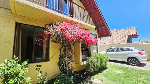 Amplio Patio con Piscina!  (135820)