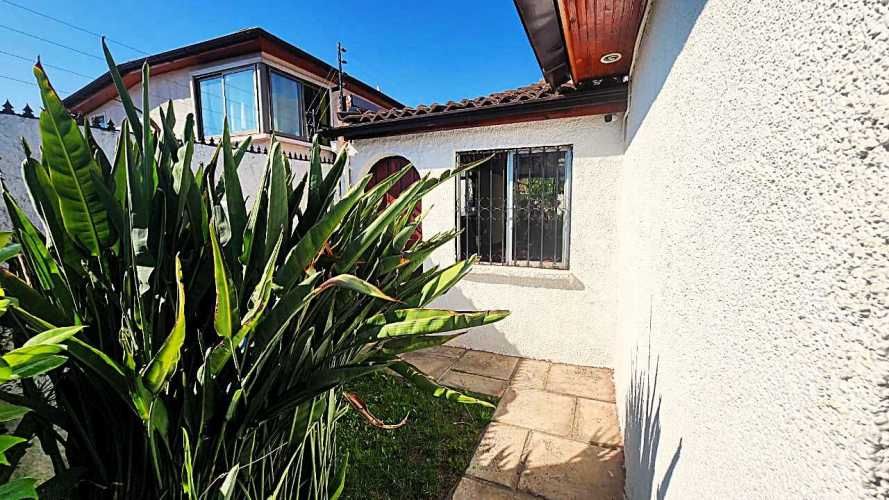 Moderna Vivienda con Excelente Conectividad (135836)