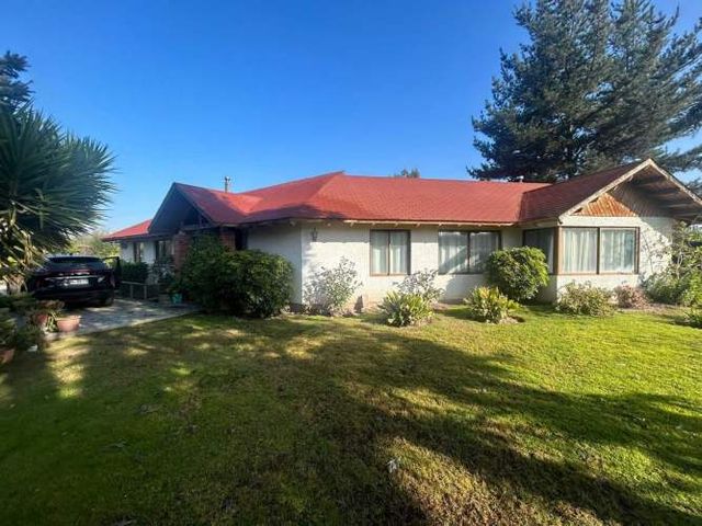 Parcela en arriendo 3D+3B+3E+Piscina  (135849)