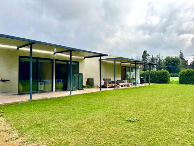 Casa y terreno con gran potencial. (135856)