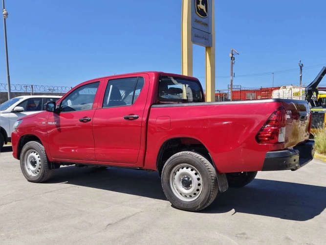 TOYOTA HILUX 2023