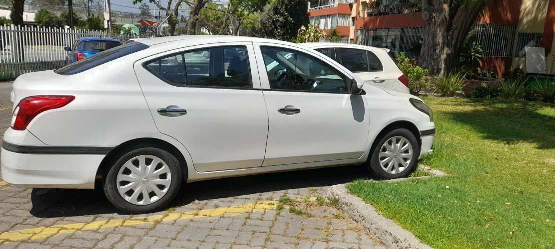 VENDO AUTO NISSAN VERSA 2019