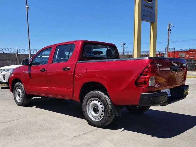 TOYOTA HILUX 2023