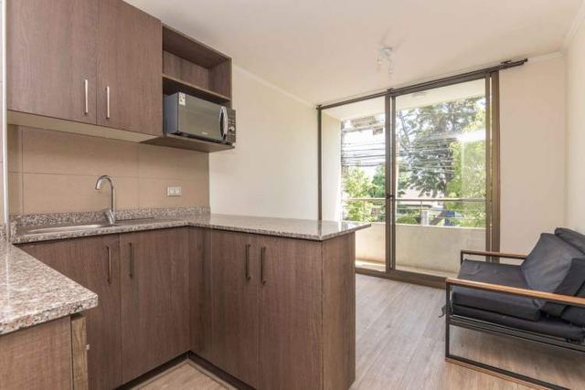 Carmen Mena 1050 (1 Est /1 Bod) [757-3]