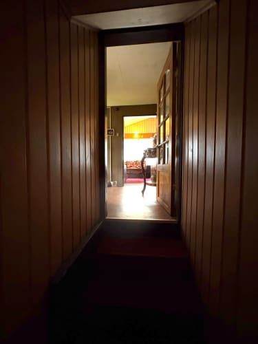 Casa amplia con gran sitio central.