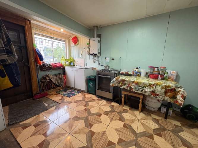 Casa amplia con gran sitio central.