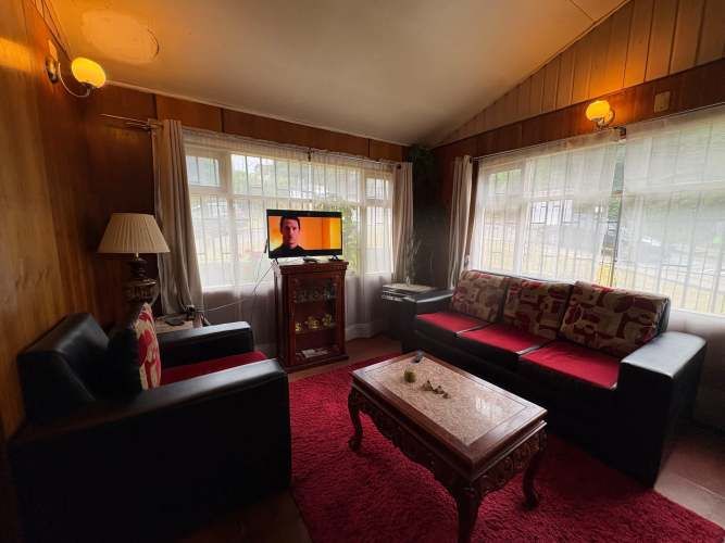 Casa amplia con gran sitio central.