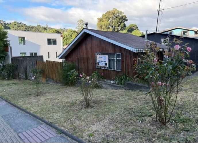 Casa amplia con gran sitio central.