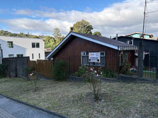 Casa amplia con gran sitio central.