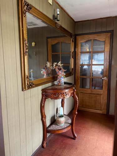 Casa amplia con gran sitio central.