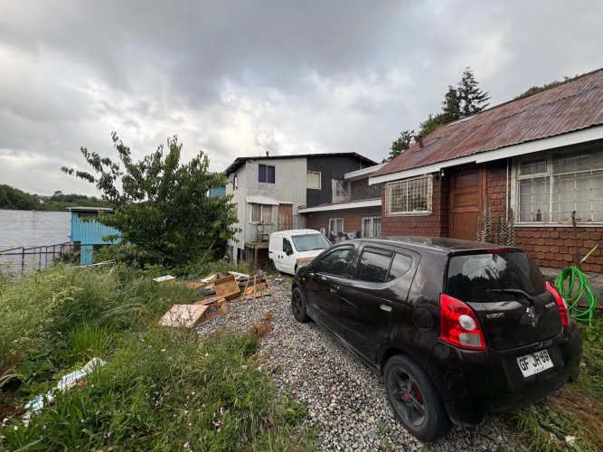 Casa amplia con gran sitio central.