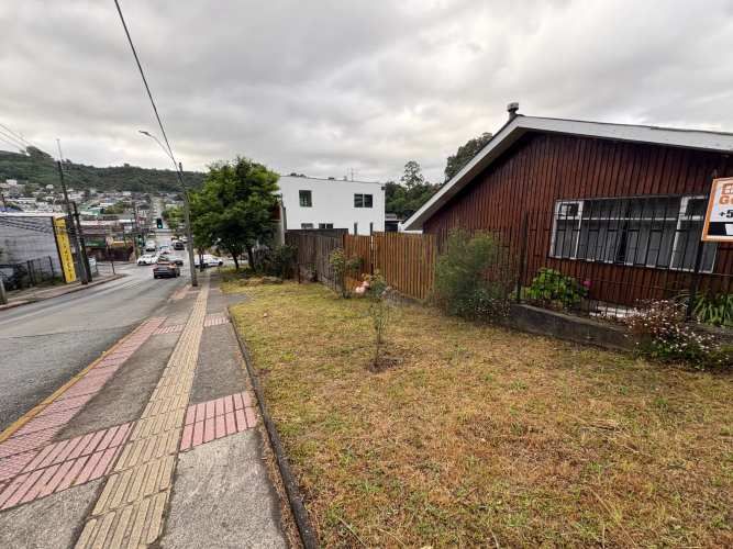 Casa amplia con gran sitio central.