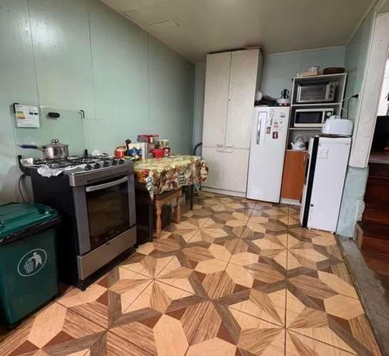 Casa amplia con gran sitio central.