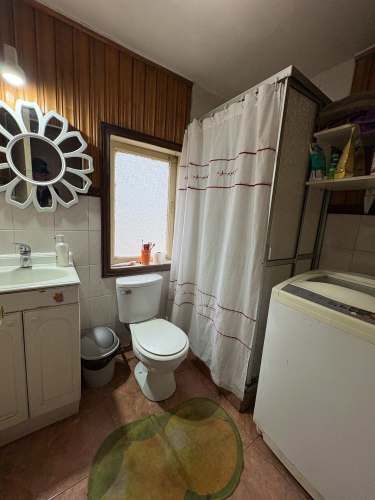 Casa amplia con gran sitio central.