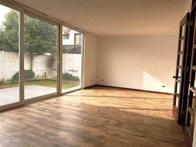 ¡Oportunidad! Casa en venta en Huechuraba (135933)