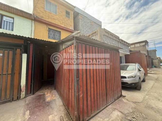 SE VENDE AMPLIA CASA EN SECTOR NORTE