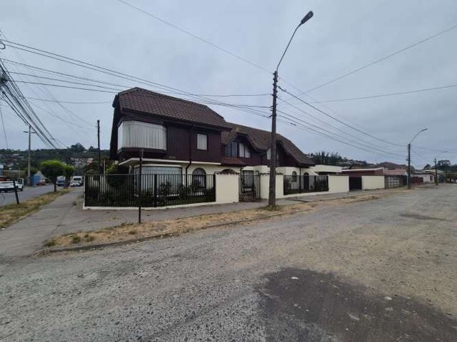 Se vende Amplia Propiedad ideal oficina o negocio San Vicente Thno