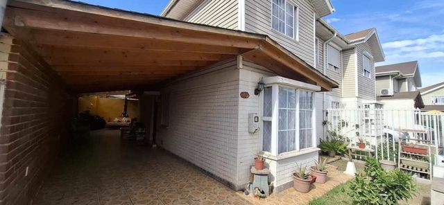 AMPLIA CASA FAMILIAR EN CONJUNTO CERRADO DE MAIPÚ - CLP150M