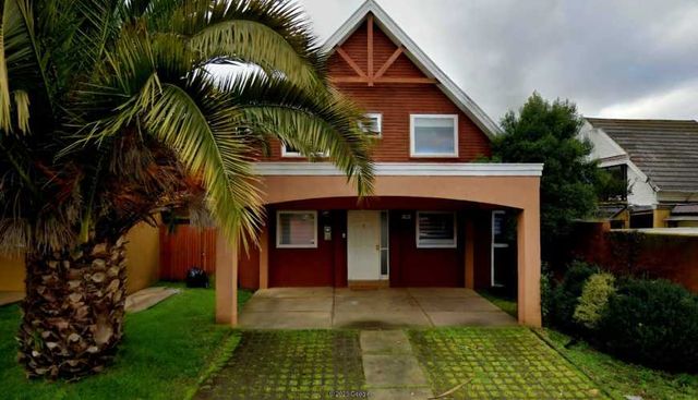 CASA  4 DORMITORIOS EN BARRIO INGLES A PASOS DE COLEGIOS