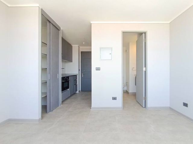 Av. Fermín Vivaceta  [2465-11]