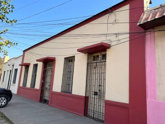 ¡Amplia casa en Santiago con 7 habs y gran terreno