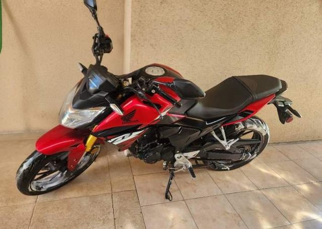 Se vende Moto Honda CB 190R año 2020