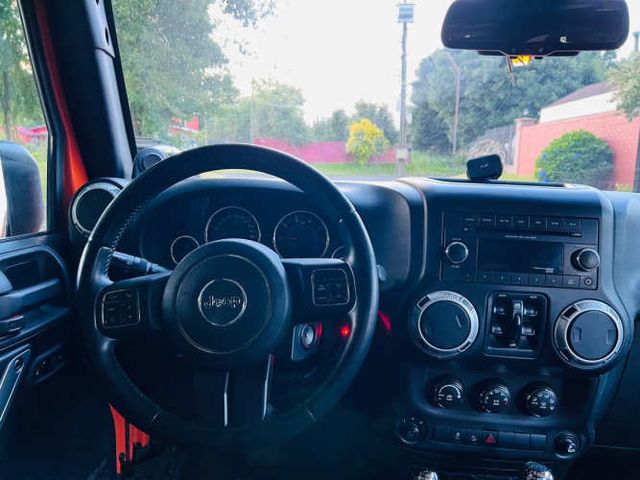 Se vende Jeep Wrangler Sahara Diesel