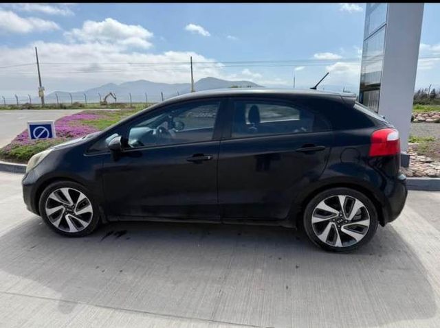 KIA RIO 5 AÑO 2012 ECONOMICO Y OPERATIVO