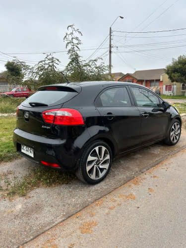 KIA RIO 5 AÑO 2012 ECONOMICO Y OPERATIVO