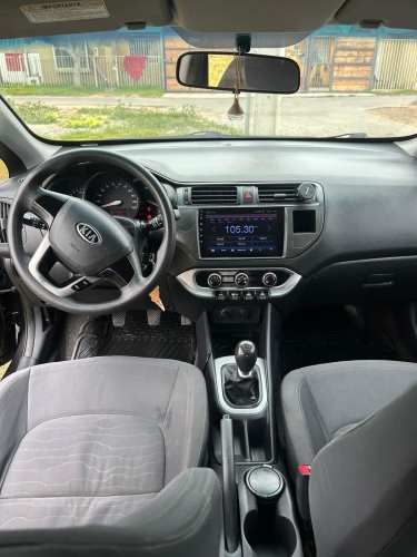 KIA RIO 5 AÑO 2012 ECONOMICO Y OPERATIVO
