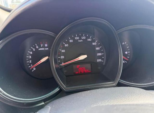 KIA RIO 5 AÑO 2012 ECONOMICO Y OPERATIVO