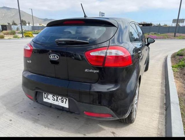 KIA RIO 5 AÑO 2012 ECONOMICO Y OPERATIVO