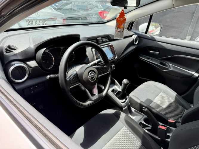 Nissan Versa año 2022