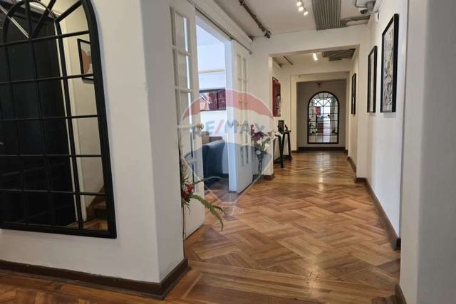 Hotel en providencia. 11 habitaciones, 15 baños.