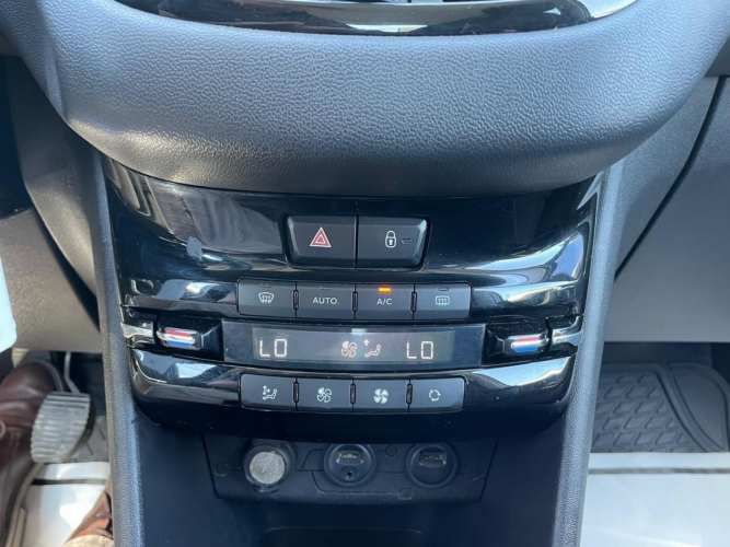 PEUGEOT 208  ALLURE HDI 1.4 2014